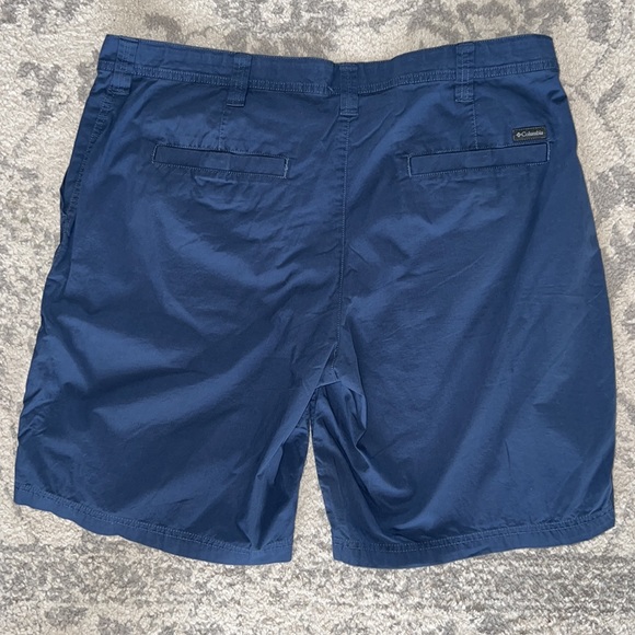 Columbia Modern Classic Fit Navy Blue Shorts size 38 - Picture 2 of 3